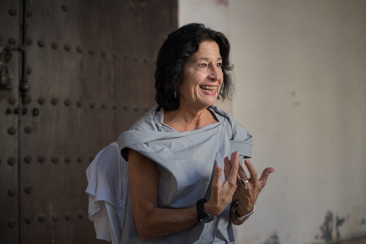 La periodista y directora del Centro de Estudios Andaluces, Mercedes de Pablos, durante la entrevista concedida a lavozdelsur.es. FOTO: MANU GARCÍA. 