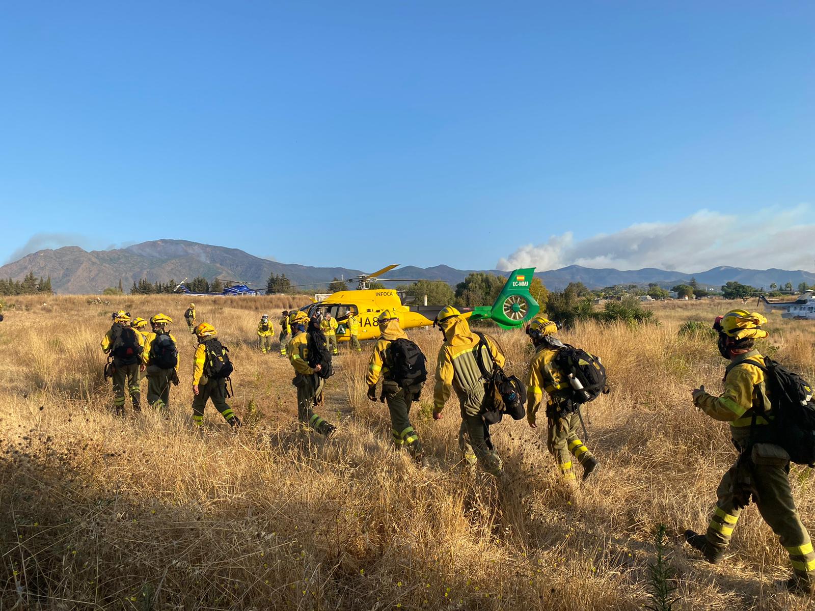 Incansable está siendo la labor de todos los profesionales que están trabajando en la extinción del incendio en Sierra Bermeja.