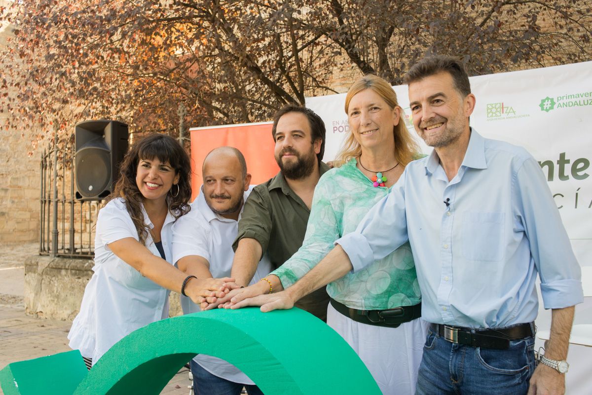 Cardiel, en el centro, junto a Rodríguez, Berdejo, Ana Díaz y Antonio Maíllo, en la presentación de Adelante Jerez en octubre del 2018. FOTO: MANU GARCÍA.