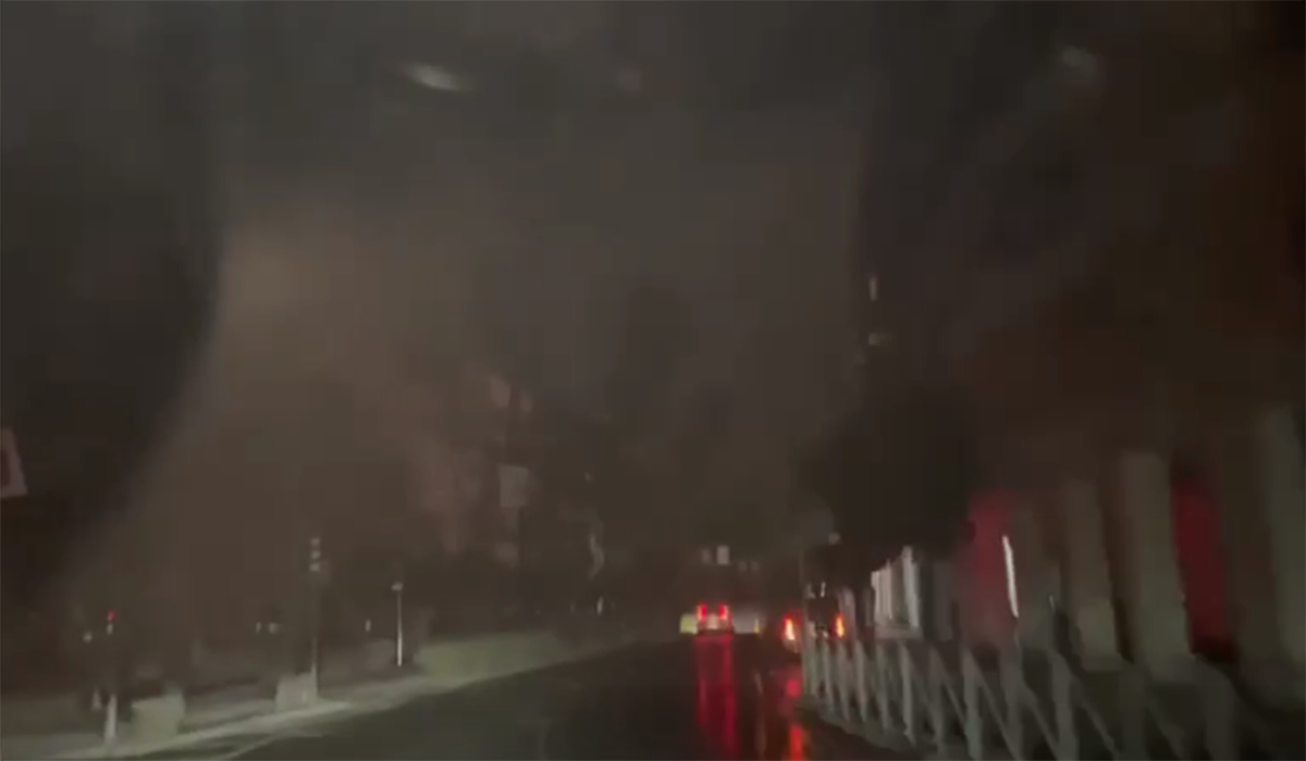 Apagones durante más de tres horas obligaron a sacar anoche las velas en Jerez. 