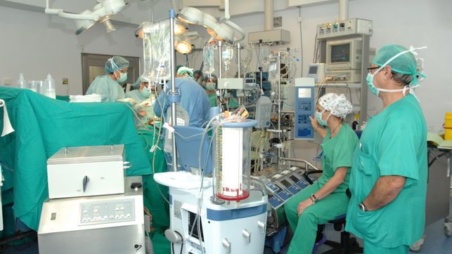 Intervención en el Hospital Reina Sofía, en Córdoba, en una imagen de el diario.es.