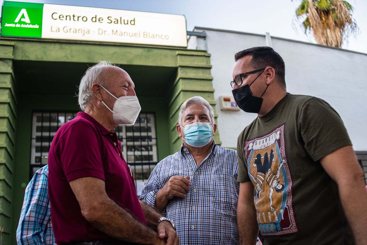 Imagen de archivo del centro de salud de La Granja. La Junta de Andalucía pretende reducir a 48 horas el tiempo de espera para recibir cita en atención primaria.