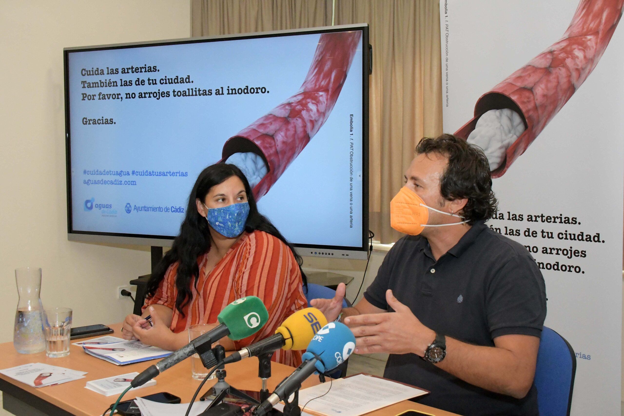 Presentación de la campaña ‘Cuida tus arterias’ para advertir sobre el mal uso de las toallitas higiénicas en Cádiz.