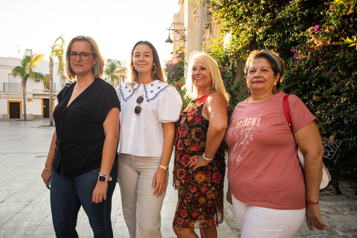 El grupo de mujeres de la asociación chipionera.