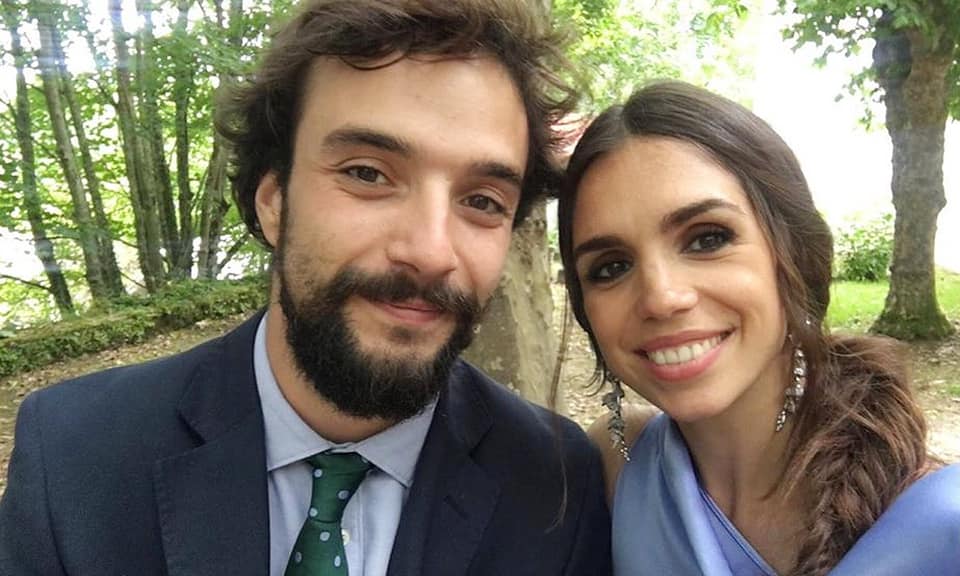 Elena Furiase y Gonzalo Sierra se casan en Vejer en una fiesta con toda la familia Flores