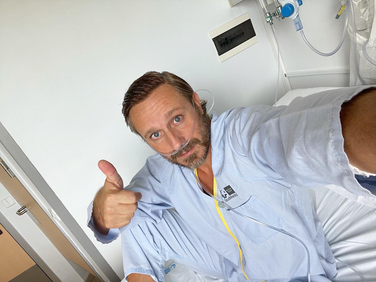 Juan Peña recibe el alta tras estar ingresado por Covid. 