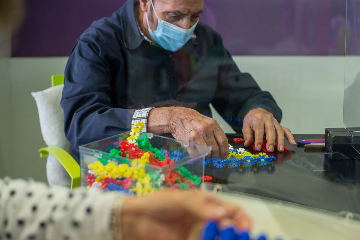Un enfermo de Alzheimer en el centro de día La Merced en Jerez, en una imagen de archivo.