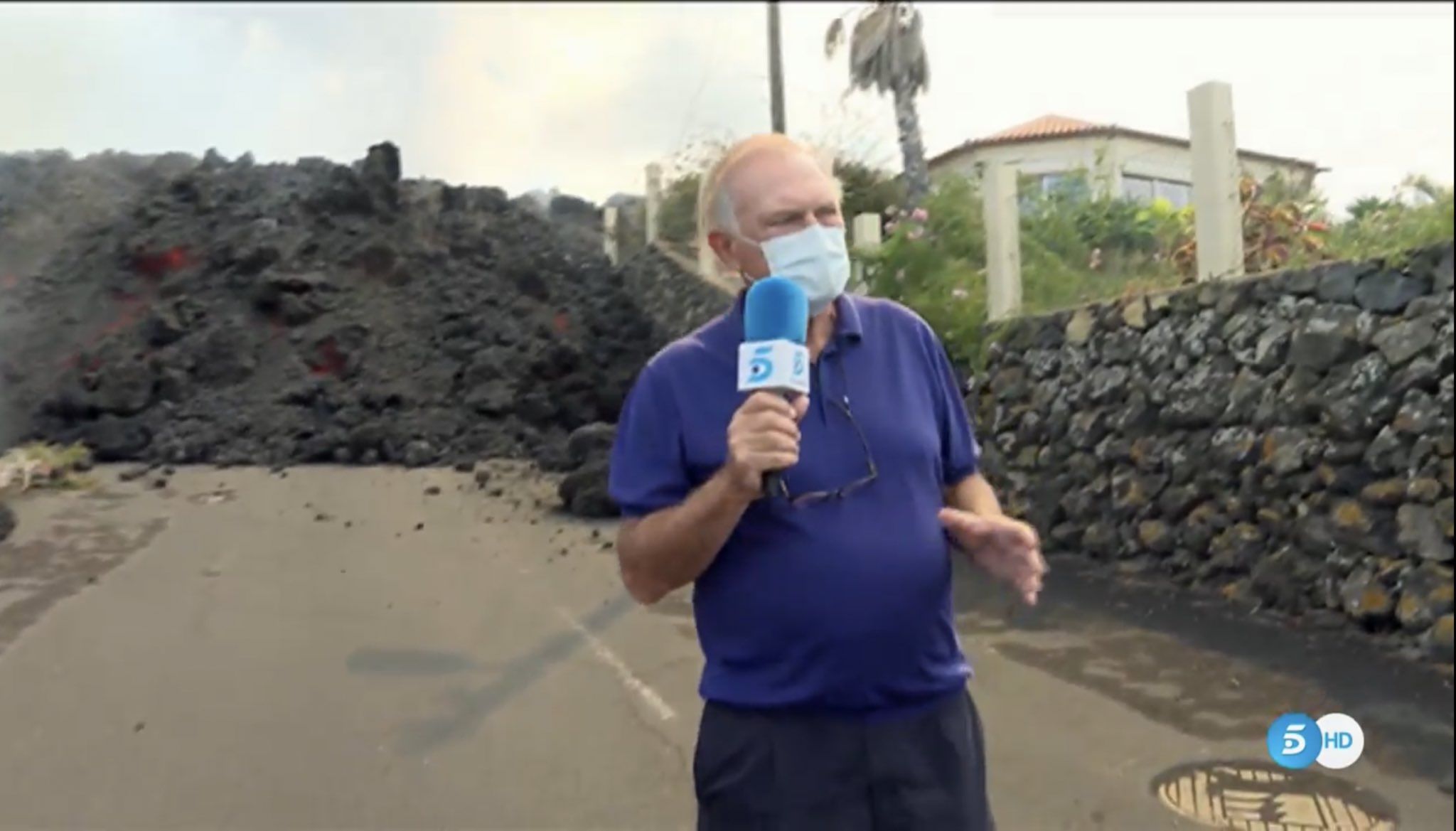 Pedro Piqueras, a pie de lava, tendencia en Twitter por su cobertura de la erupción del volcán de La Palma