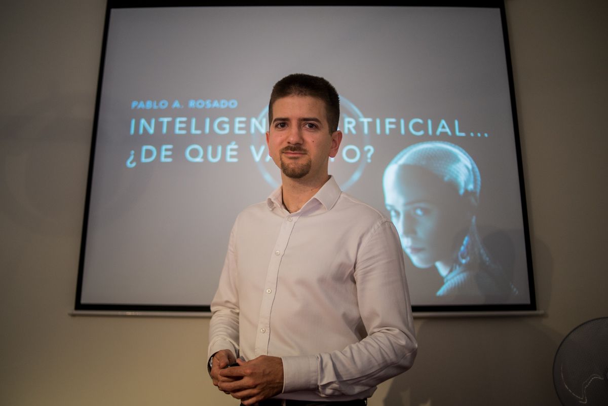 Pablo Rosado, doctor en Física, antes de impartir su conferencia en el Ateneo de Jerez. FOTO: MANU GARCÍA