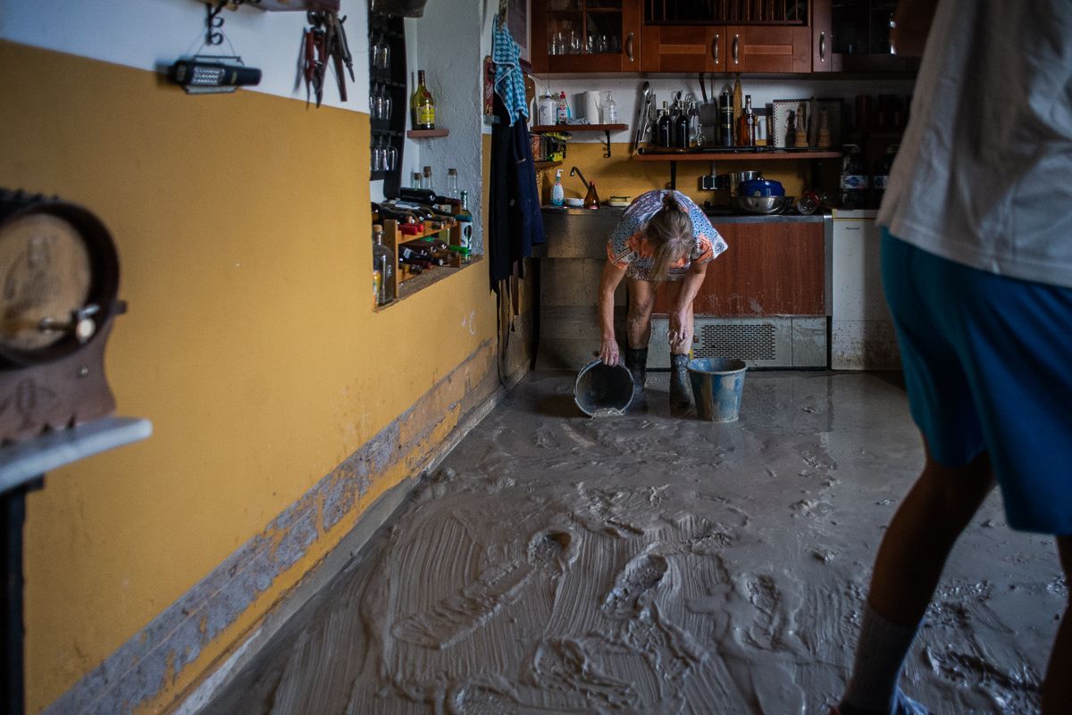 El agua ha entrado en el almacén.