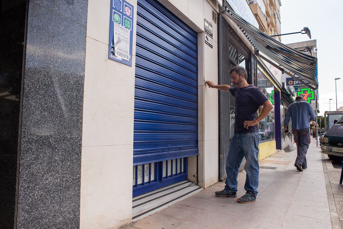 Las administraciones de Loterías, como las de Diego Fernández Herrera, en Jerez, echaron el cierre.