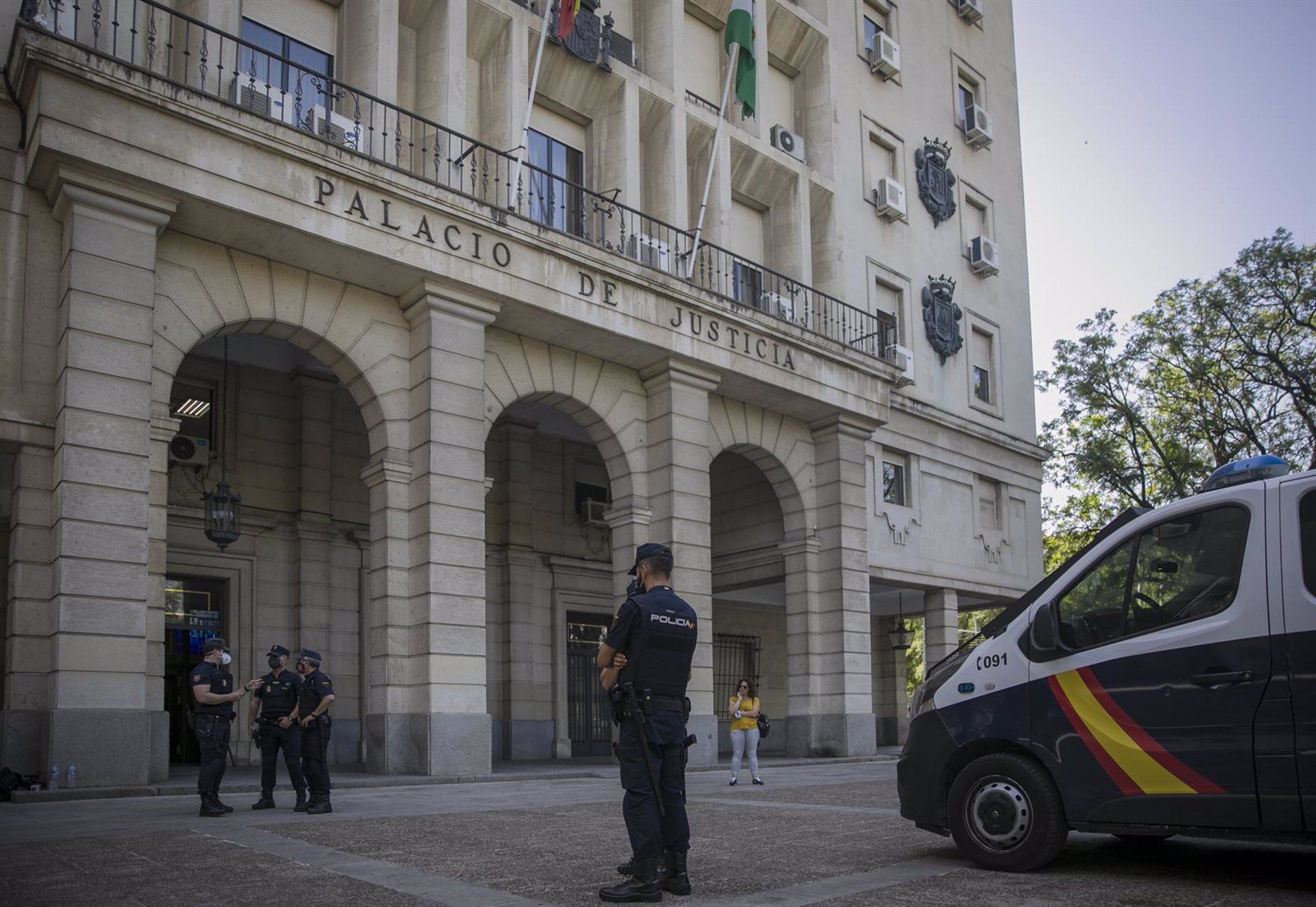 Dos mujeres "embaucaban" y explotaban laboralmente a extranjeras en Sevilla