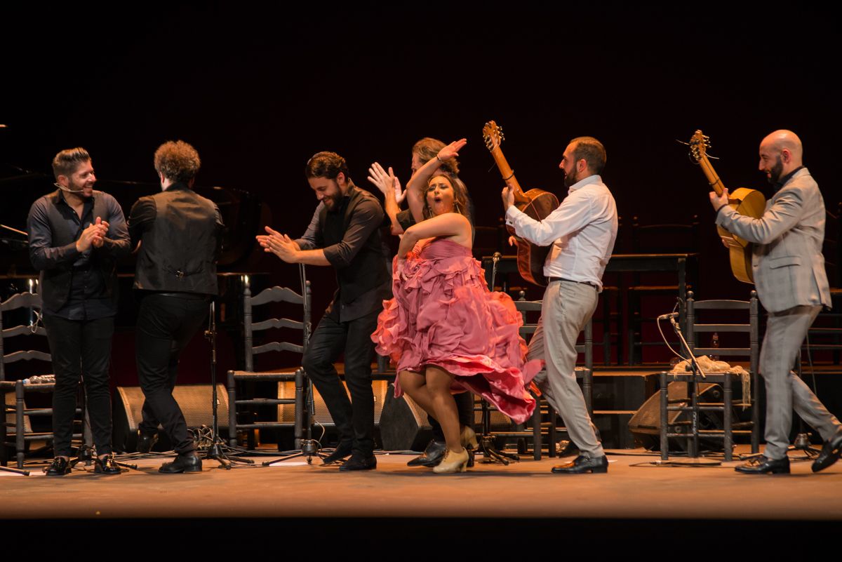 María Terremoto, en su despedida del recital que ha ofrecido en Villamarta. FOTO: MANU GARCÍA.