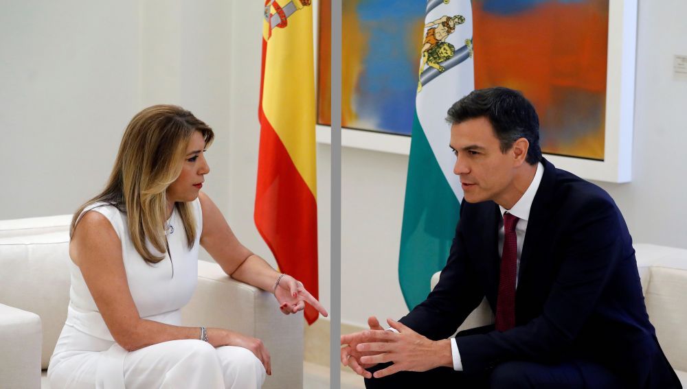 GRAF5421 MADRID,23/7/2018.- El presidente del Gobierno, Pedro Sánchez, d., y la presidenta de la Junta de Andalucía, Susana Díaz, iz., durante la reunión que mantuvieron hoy en el Palacio de La Moncloa. EFE/Juan Carlos Hidalgo