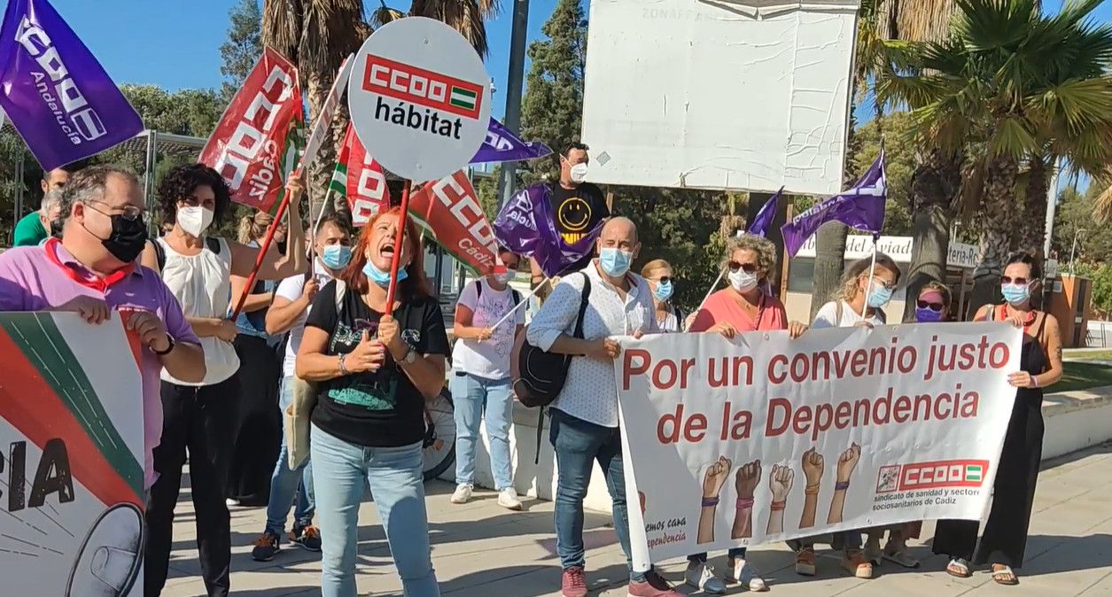 Manifestación de CCOO para exigir el desbloqueo del convenio de dependencia en Andalucía.