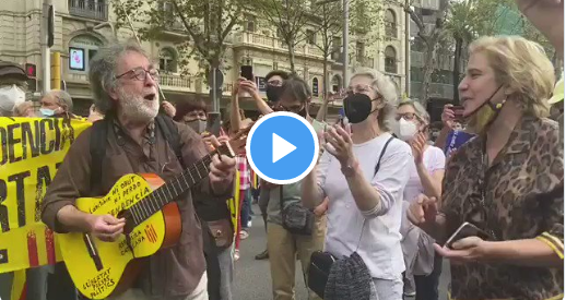 Reivindicaciones festivas pidiendo la libertad de Puigdemont.