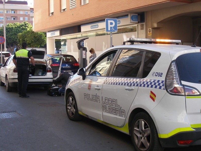 Agentes de la Policía Local de Almería. FOTO: AYUNTAMIENTO DE ALMERÍA. 