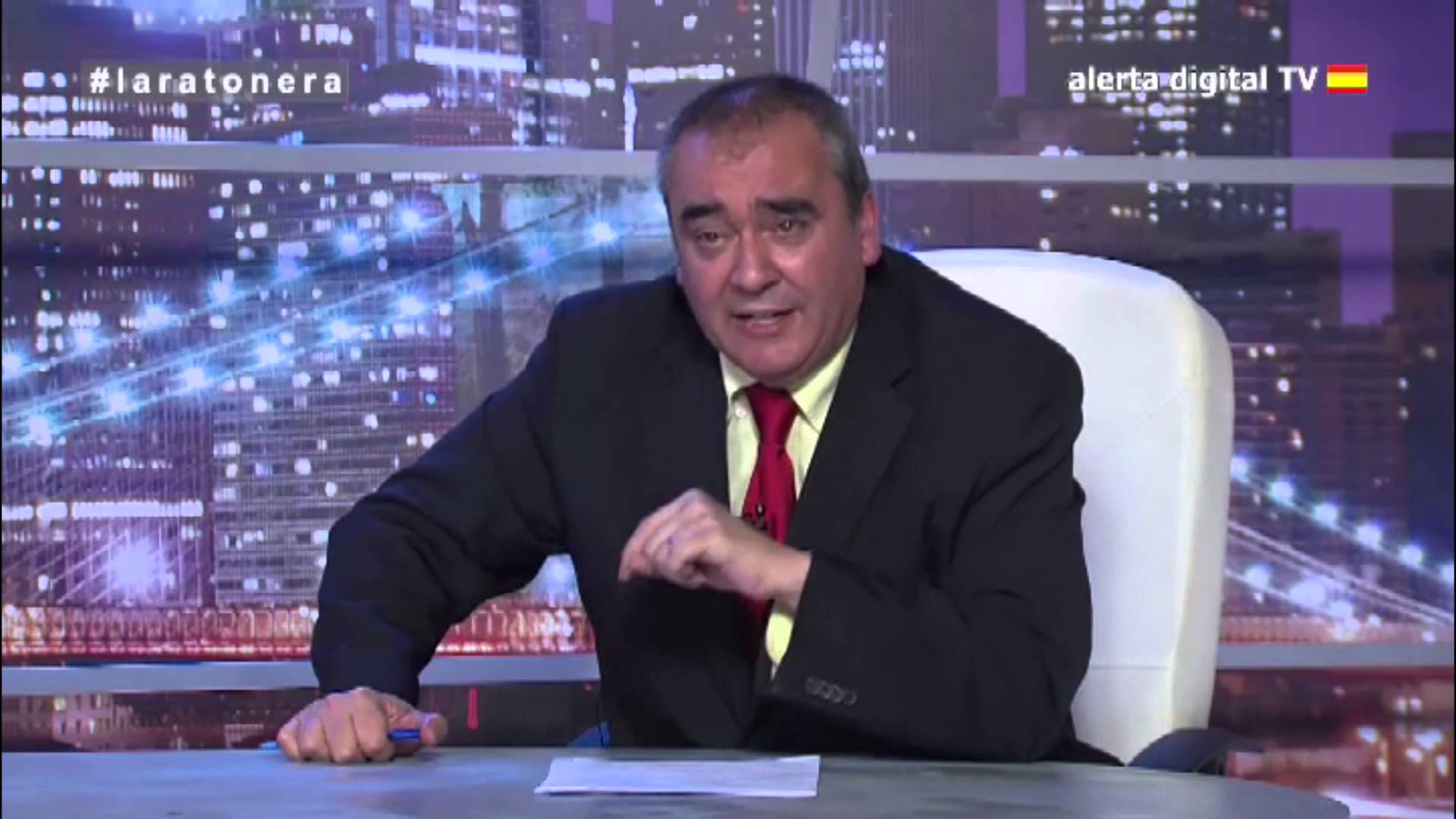 Armando Robles durante la emisión de su programa 'La Ratonera'. 
