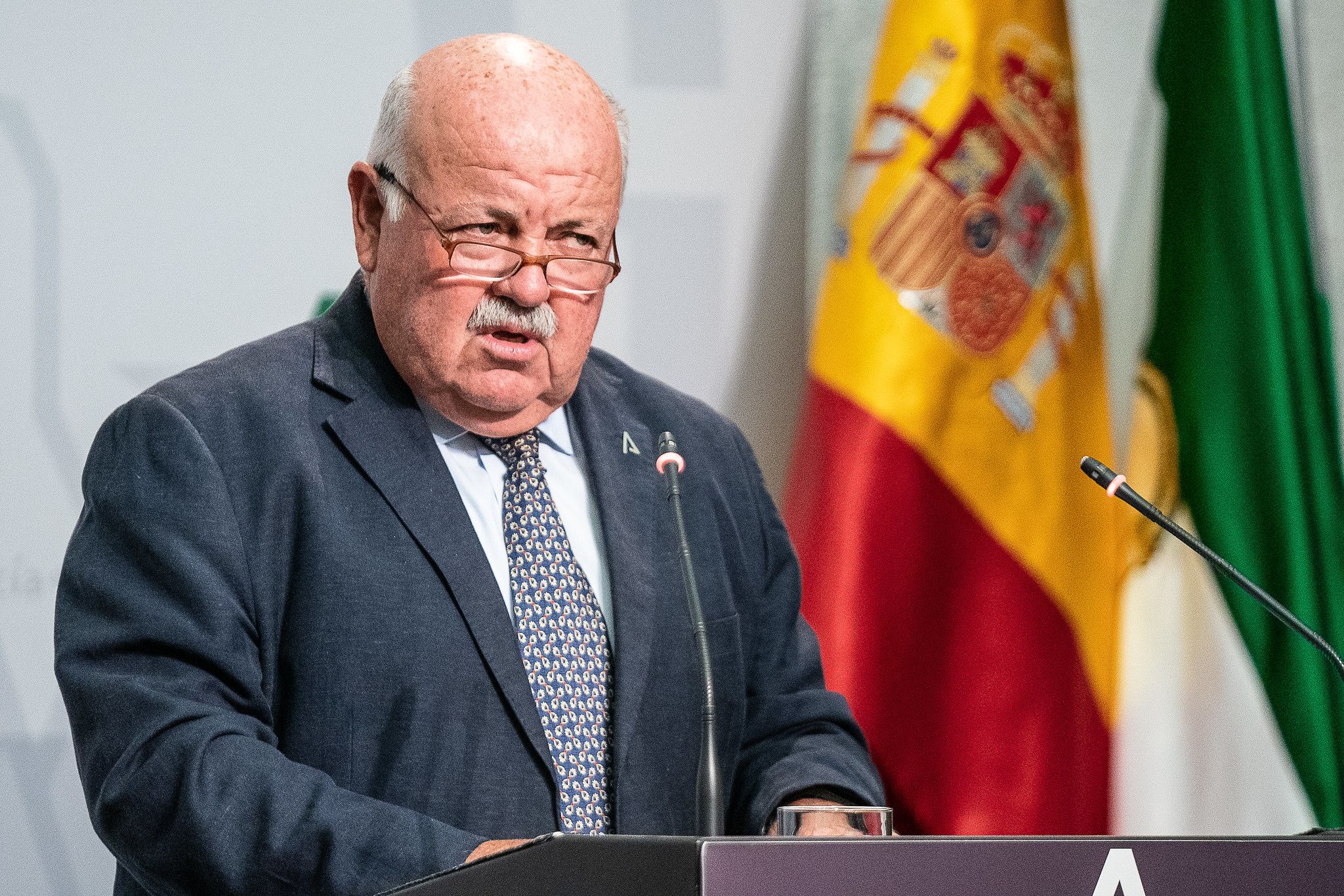 Jesús Aguirre, consejero de Salud, ha pedido que el carné de vacunación sea obligatorio en Andalucía para entrar en centros sanitarios, deportivos y de ocio.