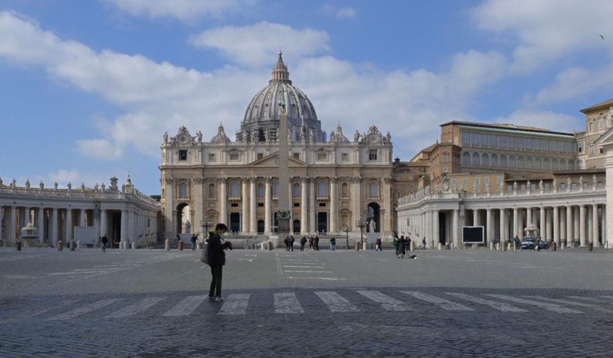 El Vaticano pone barreras al acceso a su interior.