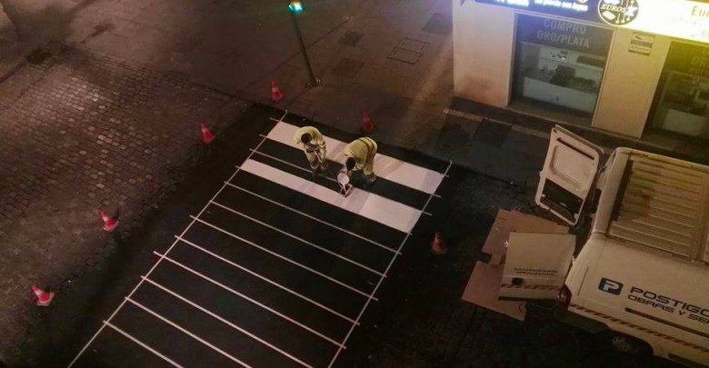 Una mini marea negra en Esteve, en octubre de 2017, a la espera de las bandas de rodadura, que finalmente no se colocarán. 