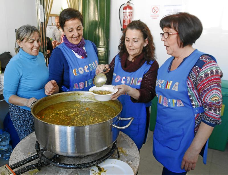 Voluntarias de un comedor social de Córdoba. 
