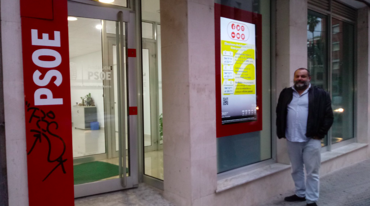 Sede provincial del PSOE de Huelva con el cartel de Adelante Andalucía. FOTO: ADELANTE ANDALUCÍA. 