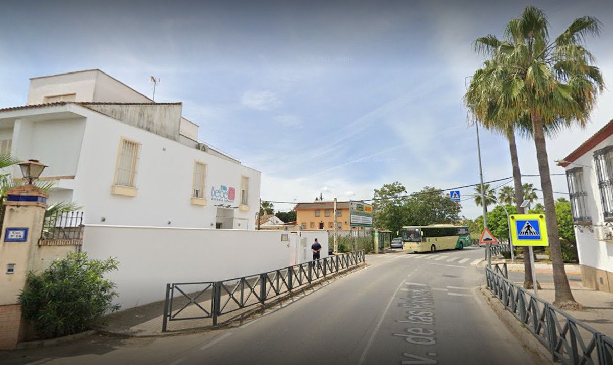 Roban su coche con su hijo dentro frente a la escuela Infantil Villa Bebé en Villanueva del Ariscal. GOOGLE MAPS