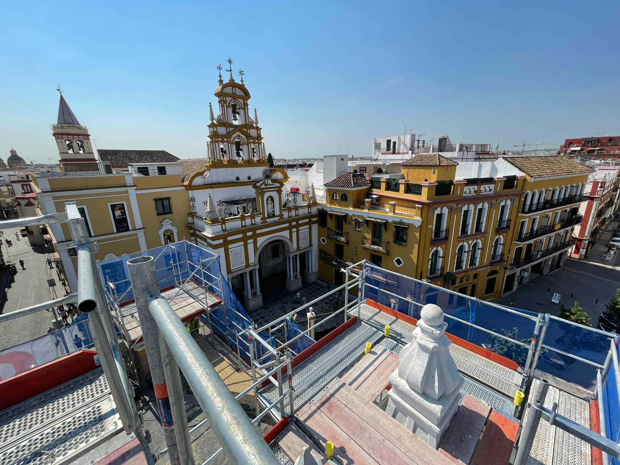¿Sabes de qué color era el Arco de la Macarena de Sevilla?   AYUNTAMIENTO DE SEVILLA. 
