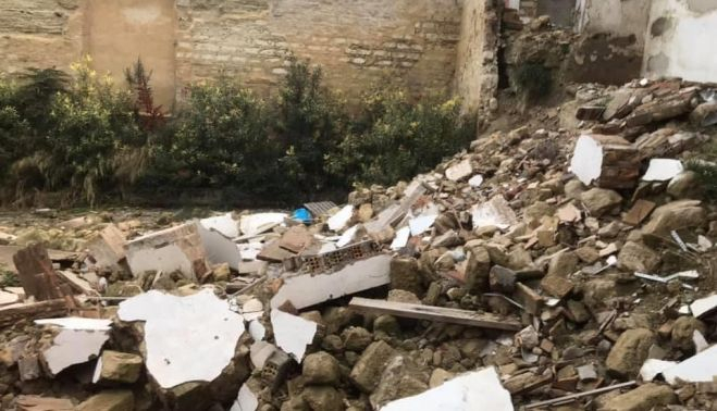 Parte de los escombros que han acabado por ocupar la placita junto al Arco del Arroyo. JEREZ, PATRIMONIO DESTRUIDO.