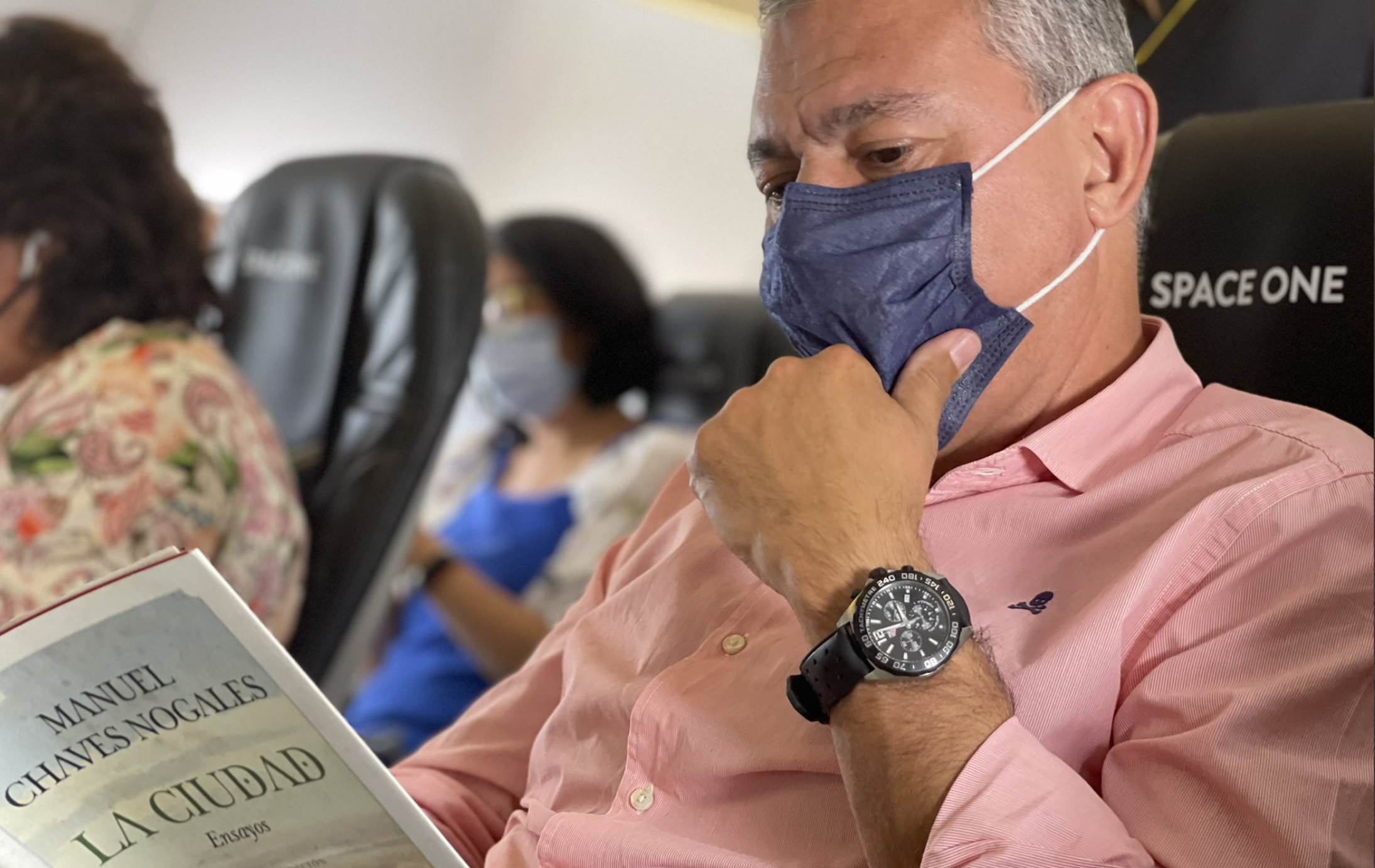 Sanz renuncia a la Alcaldía de Tomares para ser alcaldable del PP en Sevilla e insta a Espadas a seguir su ejemplo