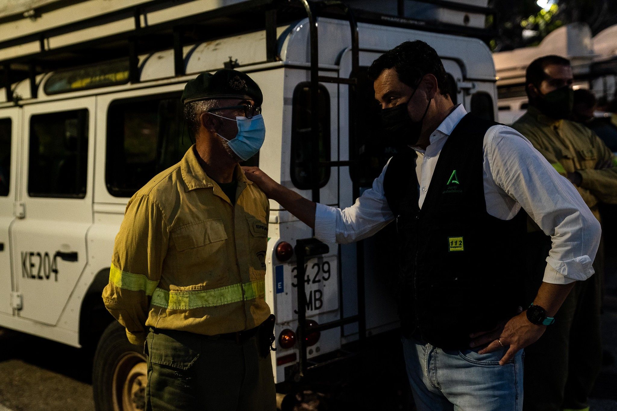 De héroes en Sierra Bermeja a la calle: Moreno manda al paro el día 15 a 700 bomberos del Infoca