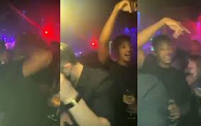 Una imagen de la polémica salida, con pocas neuronas, a una discoteca de algunos jugadores del Cádiz CF.