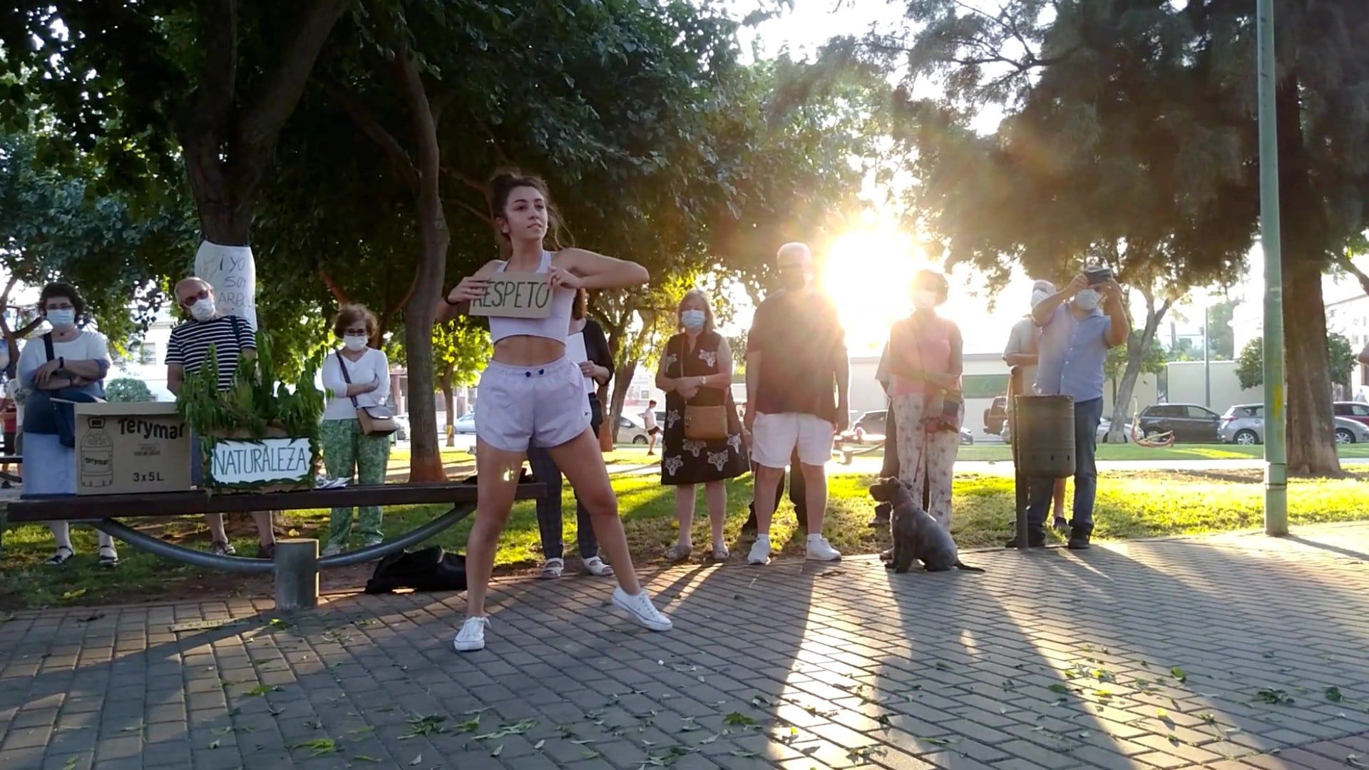 Danza para "salvar los árboles".