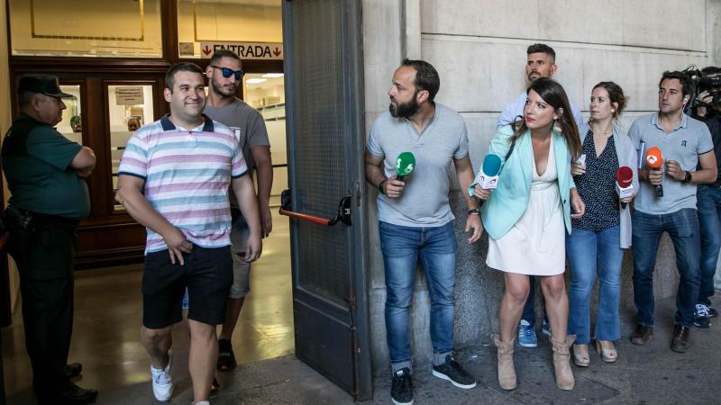 'El Prenda', saliendo de los juzgados de Sevilla en una imagen de archivo.