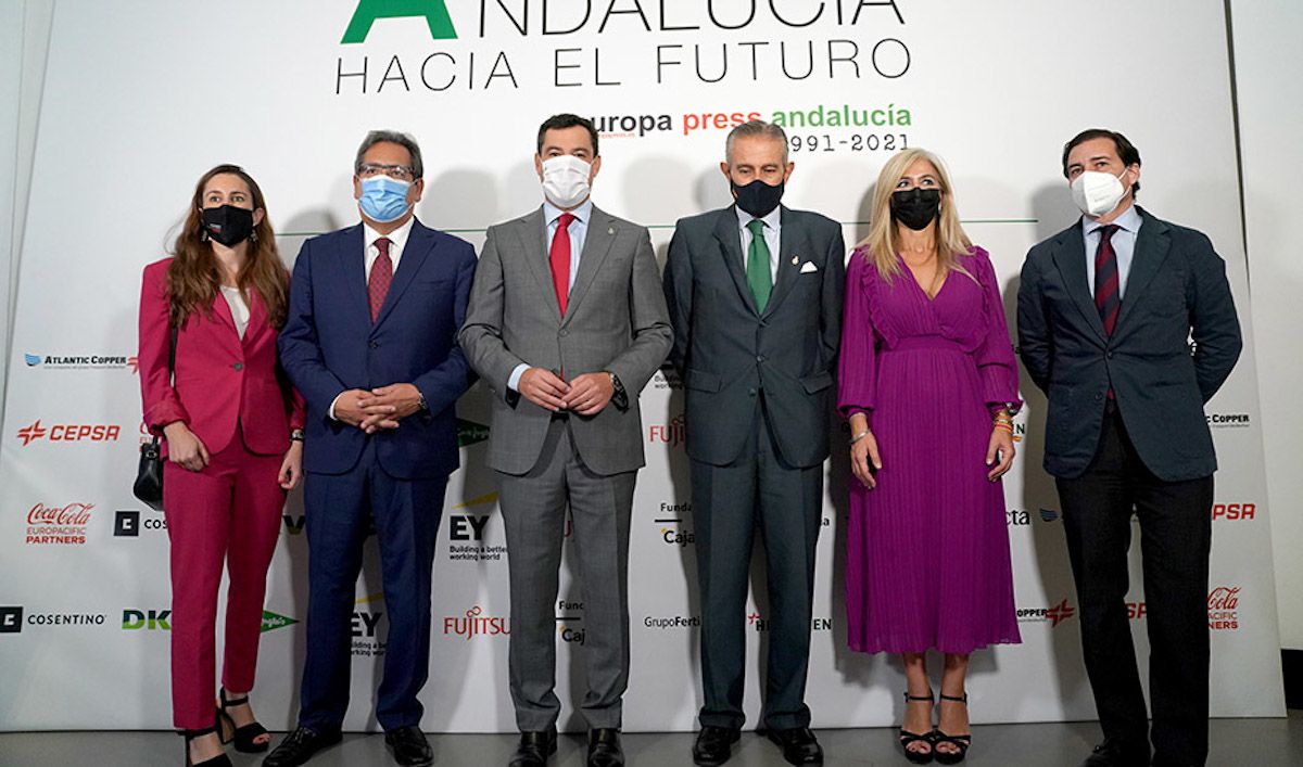 Clausura de las Jornadas Andalucía hacia el Futuro donde Moreno anuncia que los hermanos, tíos y sobrinos pagarán menos por el Impuesto de Sucesiones. Clausura de las Jornadas Andalucía hacia el Futuro donde Moreno anuncia que los hermanos, tíos y sobrinos pagarán menos por el Impuesto de Sucesiones.