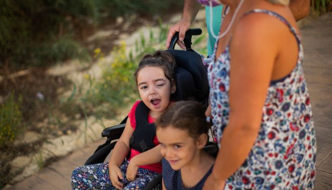 Alba Ramos ha experimentado avances gracias a la rehabilitación que recibe en Jerez.   MANU GARCÍA