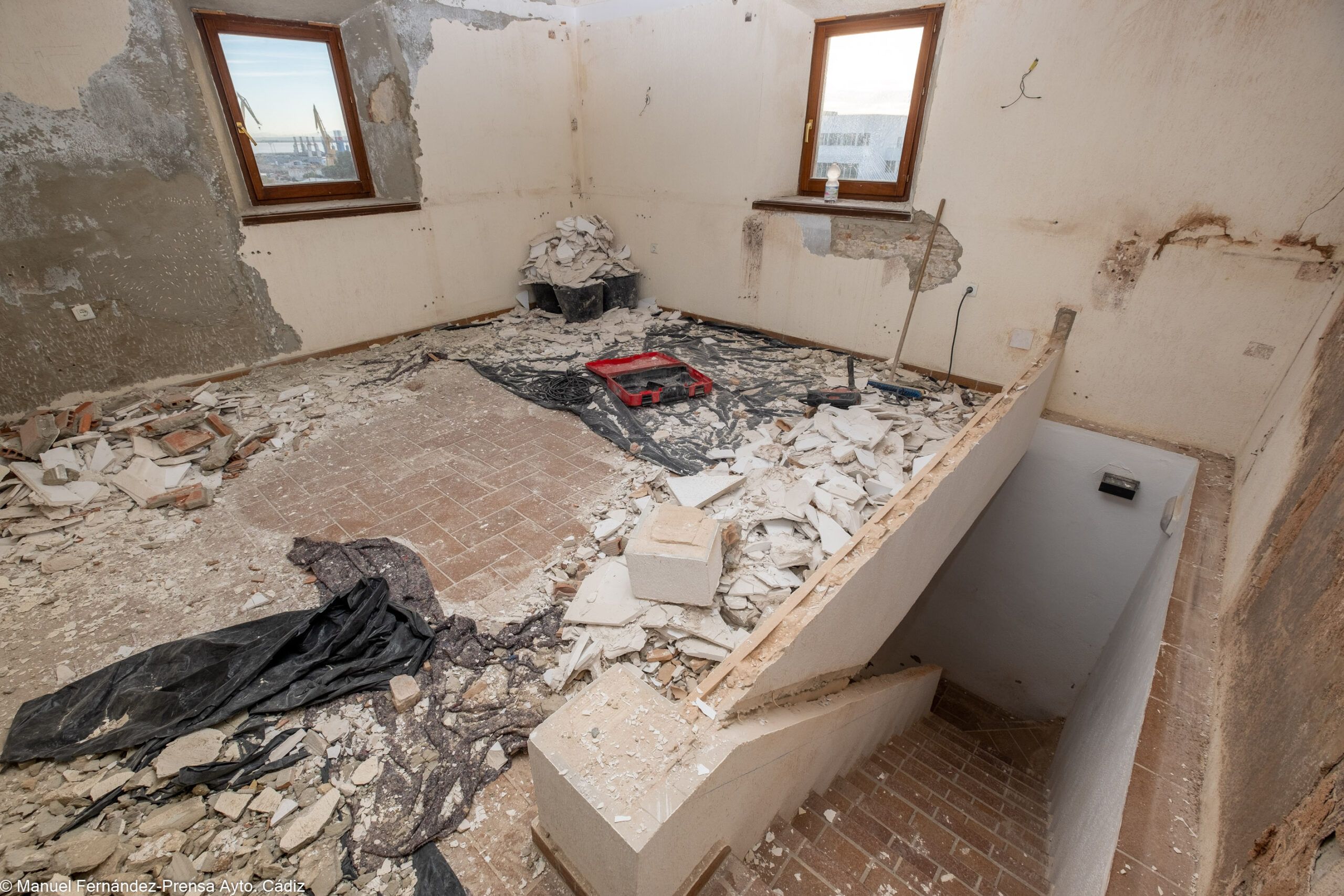 Obras en el torreón de Puertas de Tierra, que comienza a transformarse en centro del patrimonio militar de Cádiz. Obras en el torreón de Puertas de Tierra, que comienza a transformarse en centro del patrimonio militar de Cádiz.