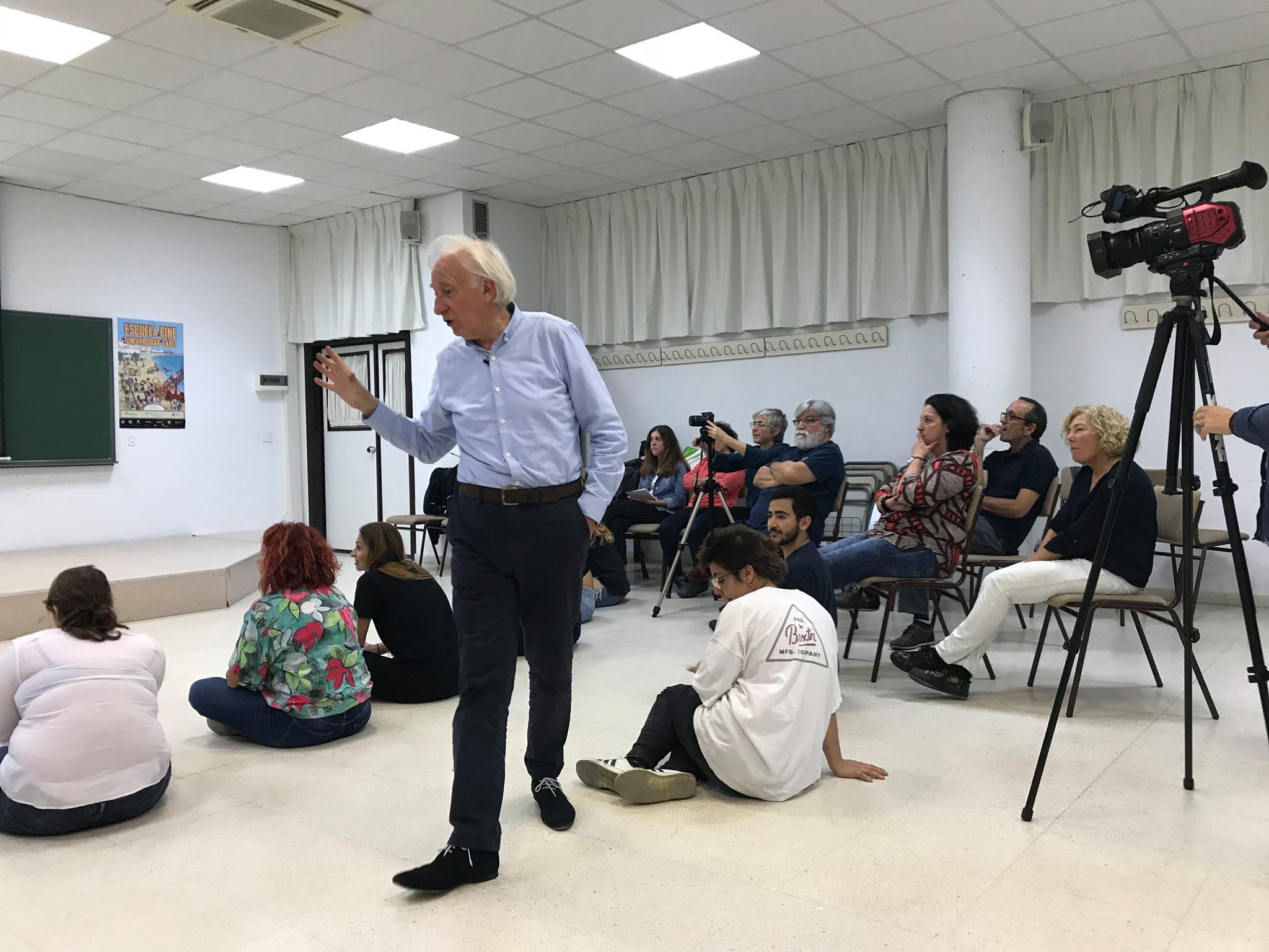Boadella, en una de sus clases magistrales. FOTO: ESCUELA DE CINE DE LA UCA.