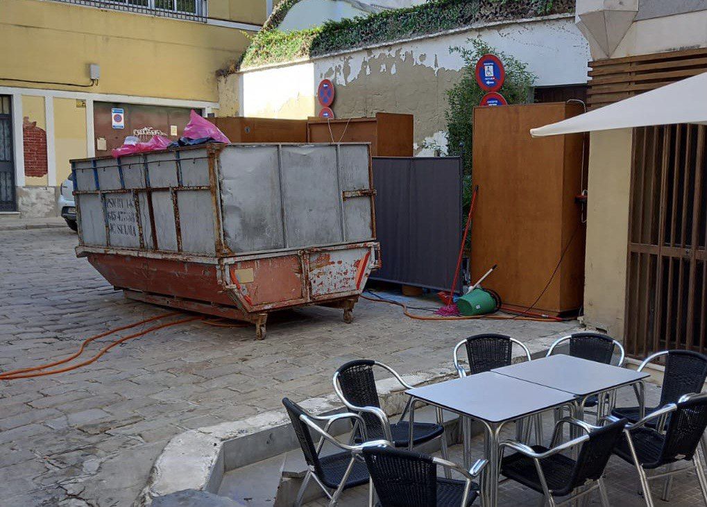 En la imagen, letrinas en la plaza del Clavo, en una de las últimas bodas de tronío en Jerez.