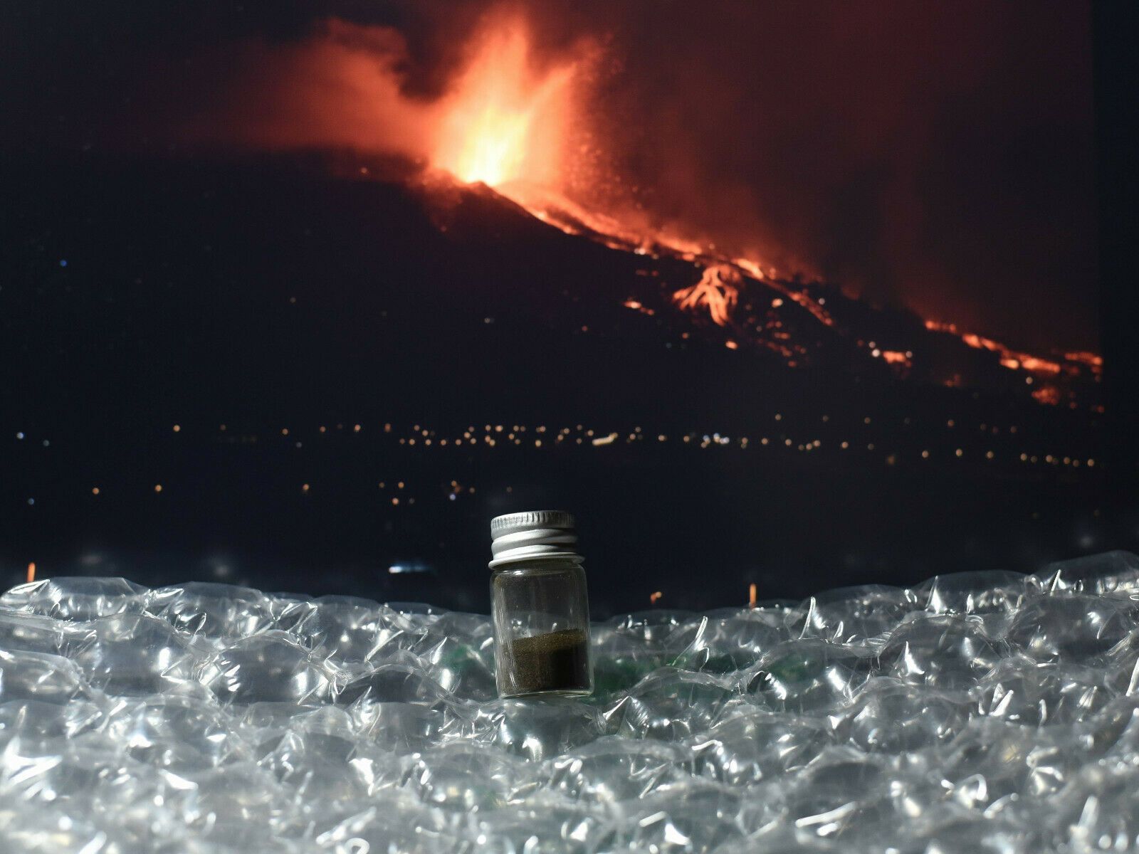 imagen con la que un usuario de portales de compra-venta ofrece la ceniza del volcán.