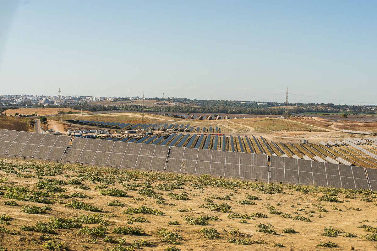 Energías renovables en formato fotovoltaicas, en una imagen reciente en Jerez.
