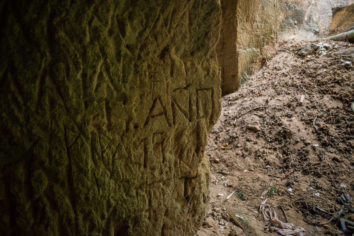 Inscripciones en la cantera de San Francisco de Asís.