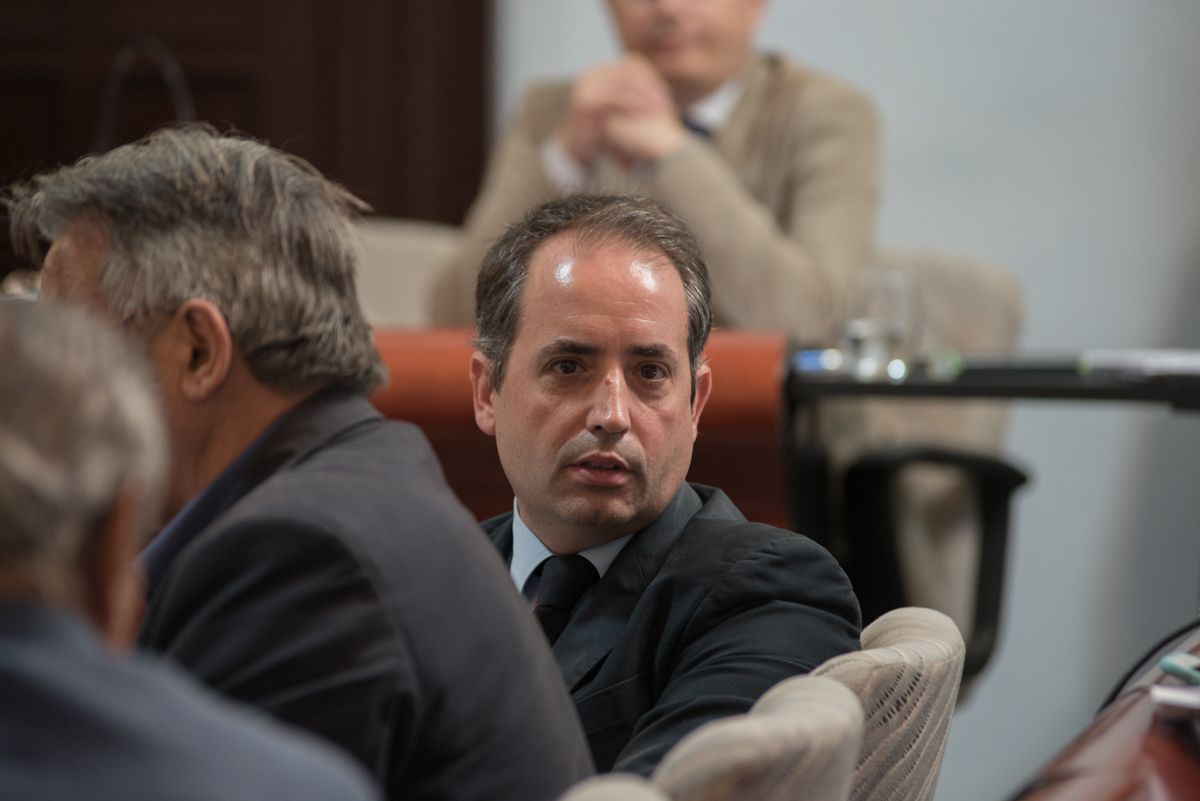 Antonio Saldaña, en un pleno celebrado este pasado jueves en el Ayuntamiento de Jerez. FOTO: MANU GARCÍA.