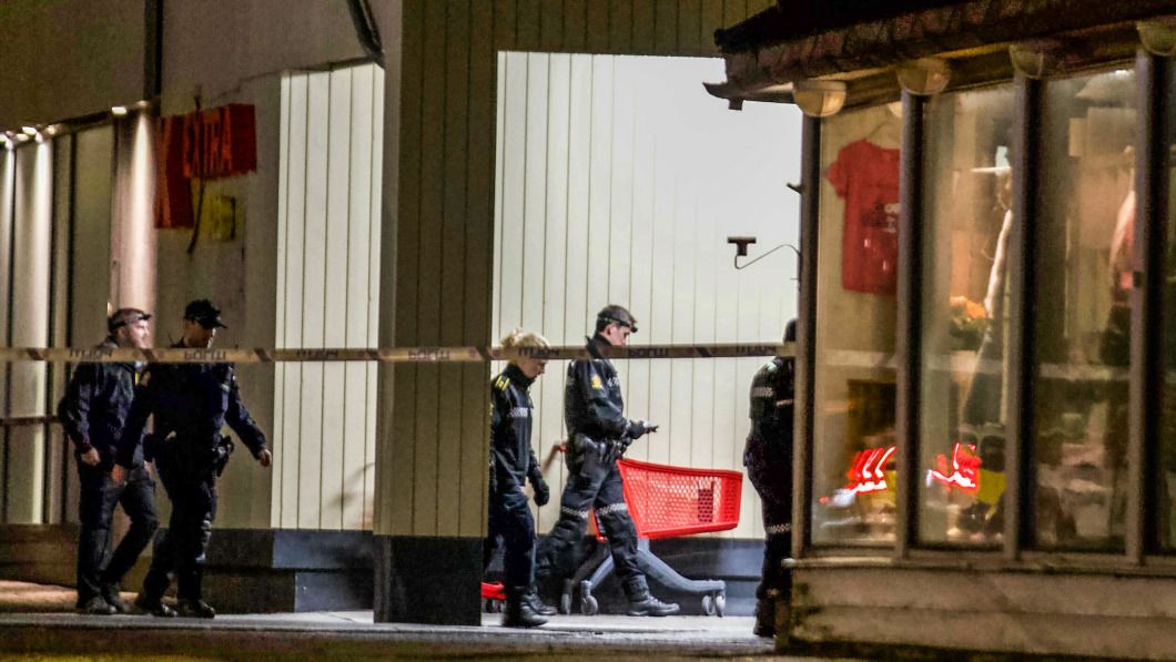 Un terrorista armado con un arco y flechas causa cinco muertos