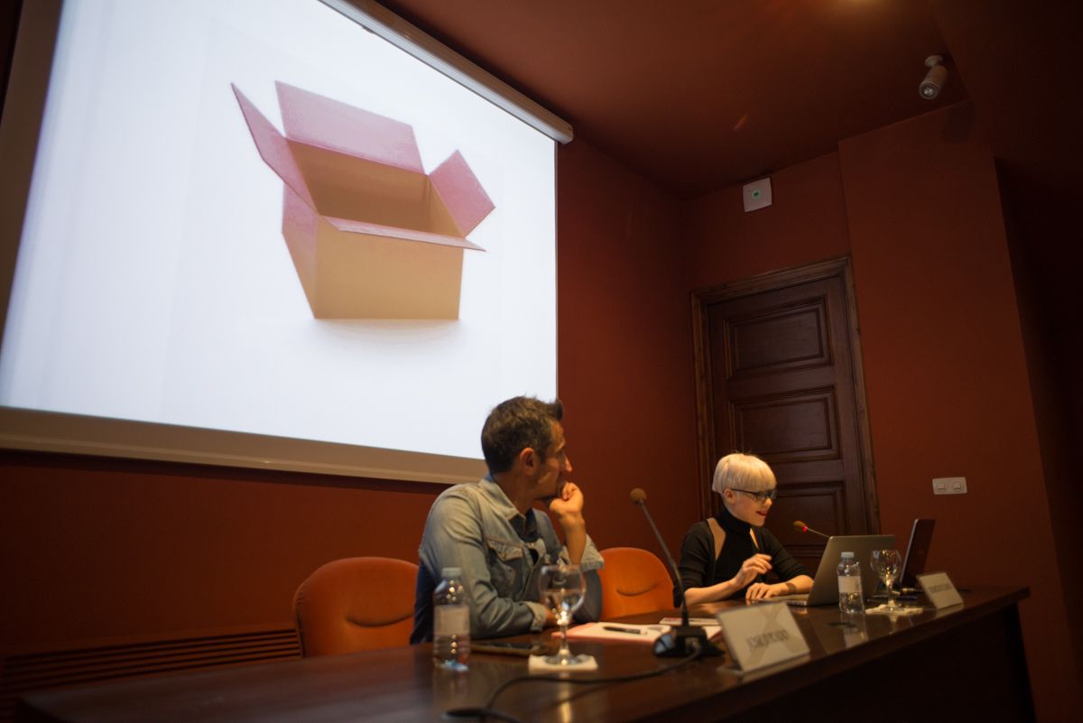 Uno de los momentos de la conferencia. FOTO: MANU GARCÍA.