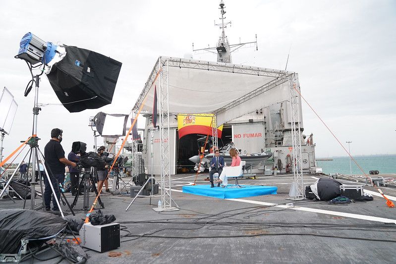 El presidente Juan Manuel Moreno, entrevistado por Canal Sur en la Base de Rota.