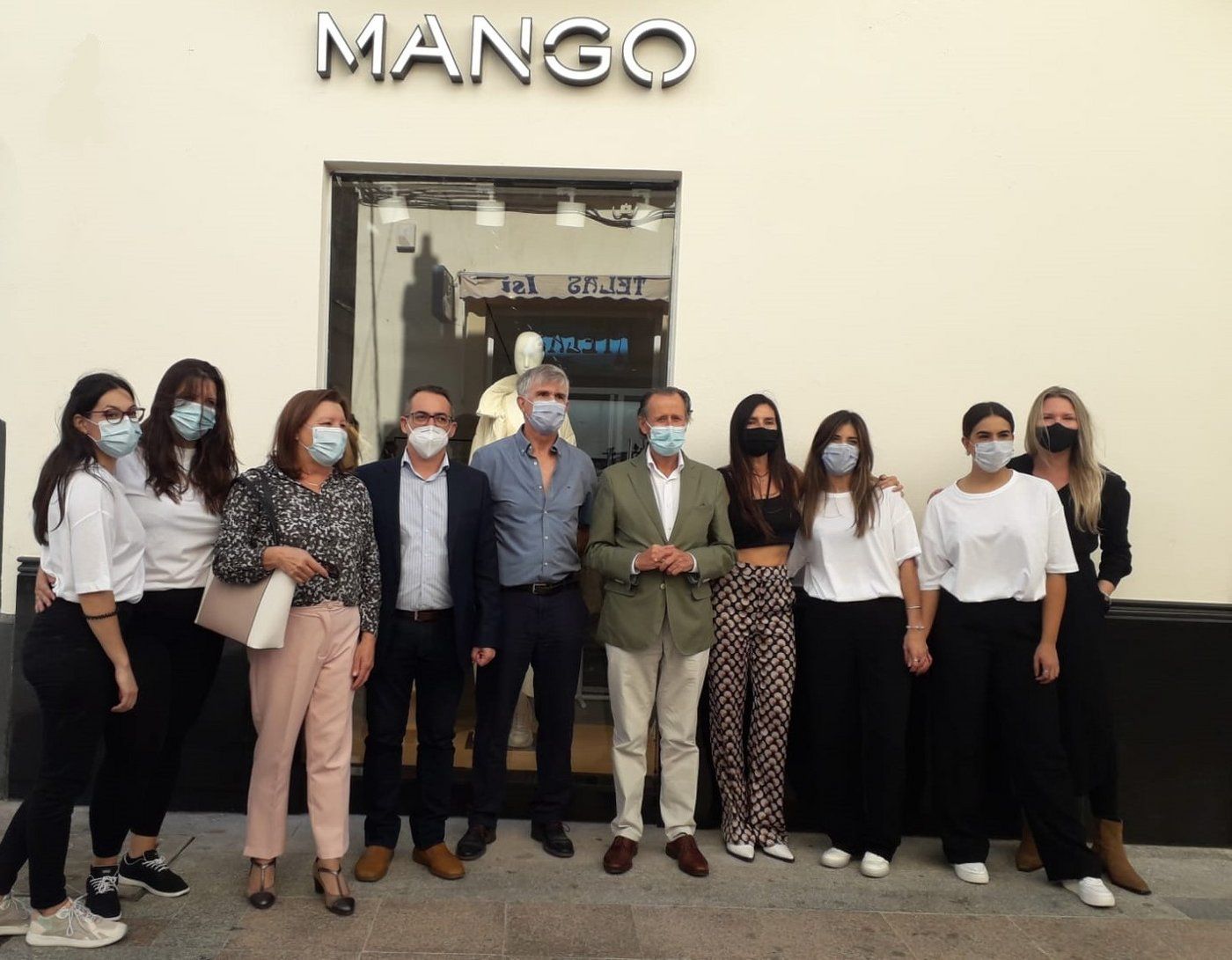 El 'boom' del centro de Chiclana: inaugura nueva tienda Mango tras la apertura de Springfield y Stradivarius.