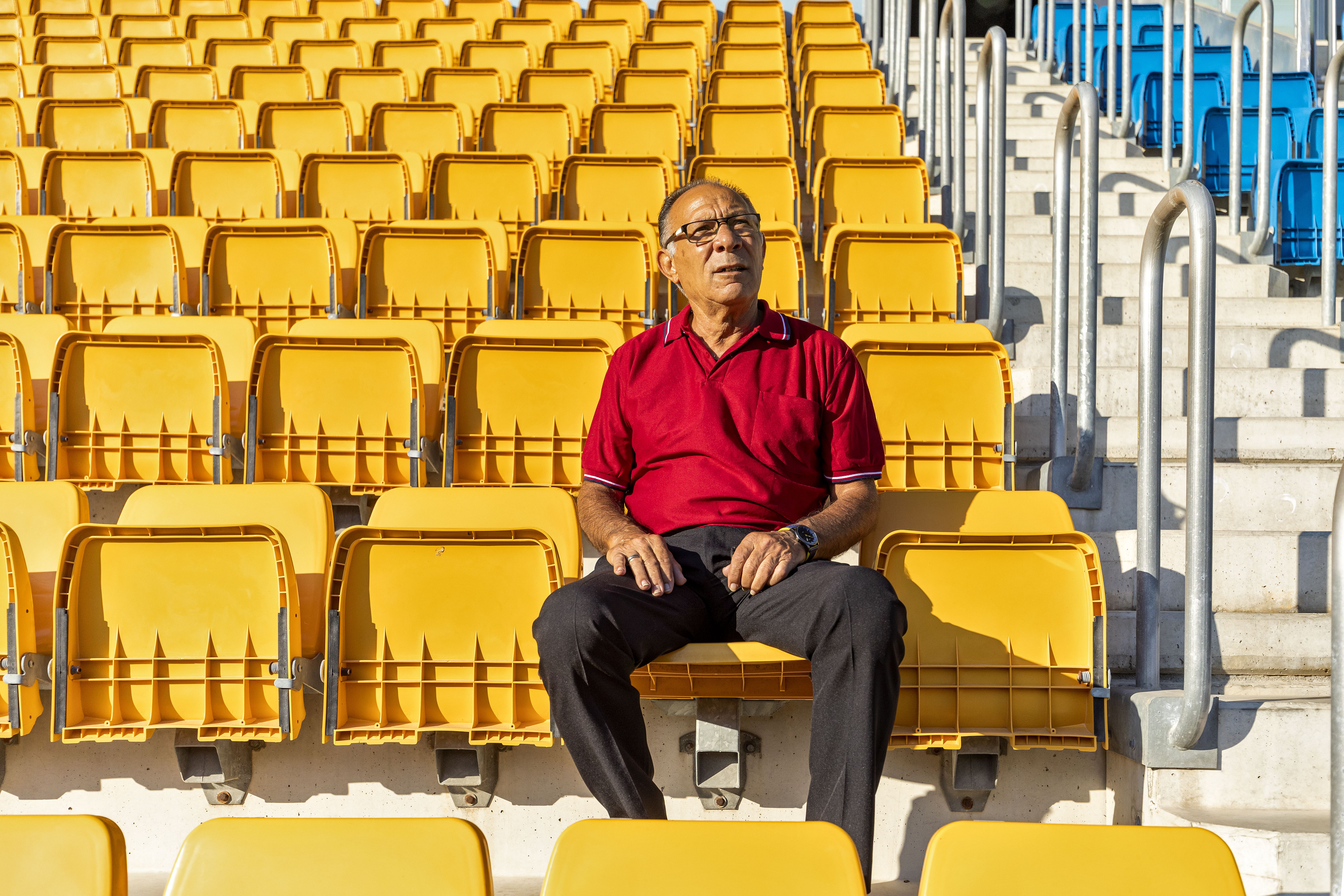 Paco Baena, en la grada del Nuevo Mirandilla.   