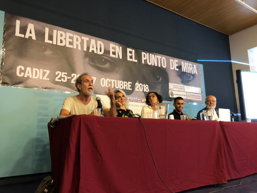 Willy Toledo, Elisa Mandillo, Elena Dueñas, Borja de Jesús 'Drag Sethlas' y Rafael Lara, durante la ponencia. FOTO: APDH.